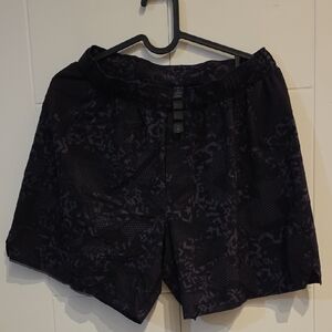 Lululemon Athletica Dark Patterned Shorts Size M